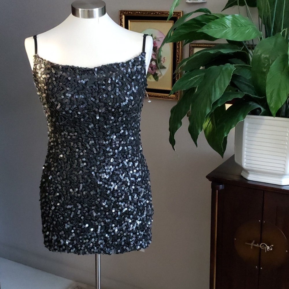COSMO 👌😊☝️👀AMAZING LONG TOP OR MINI DRESS. Made in Italy  ( only bundle of 3)